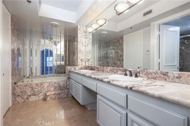 120 S Palm 101, Beverly Hills, CA 90212