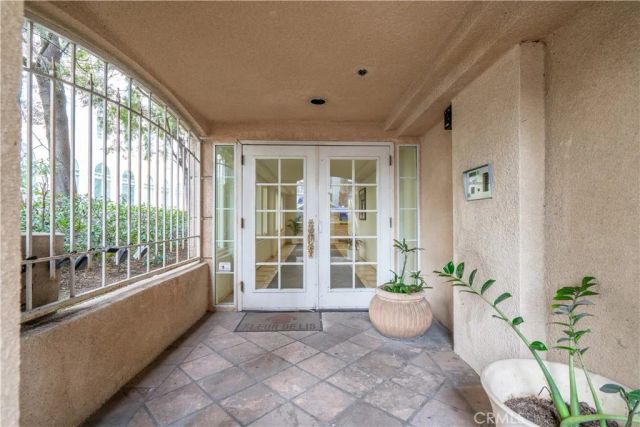 120 S Palm 101, Beverly Hills, CA 90212