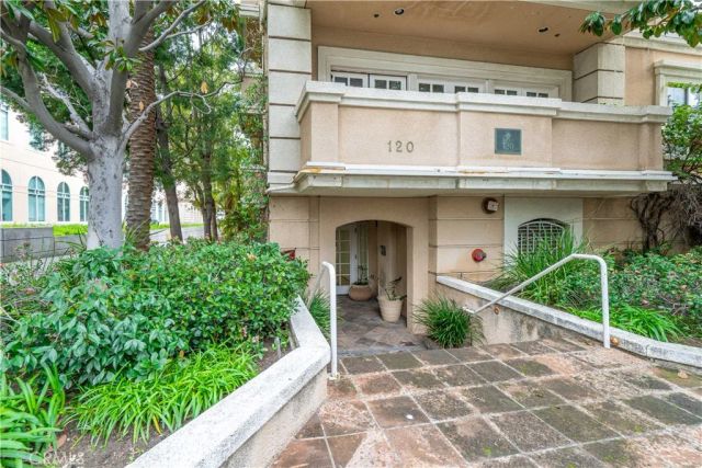 120 S Palm 101, Beverly Hills, CA 90212