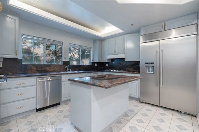 120 S Palm 101, Beverly Hills, CA 90212