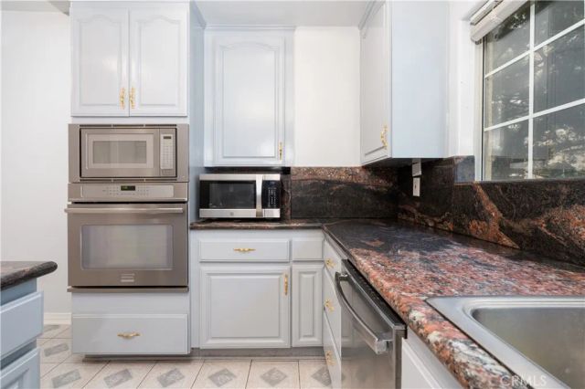 120 S Palm 101, Beverly Hills, CA 90212