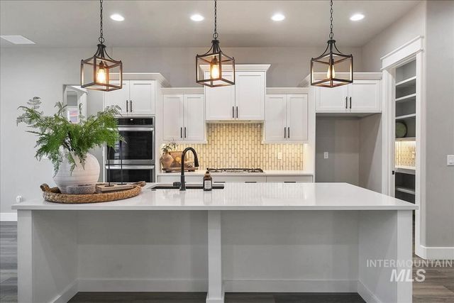 8809 E Daffodil St, Nampa, ID 83687