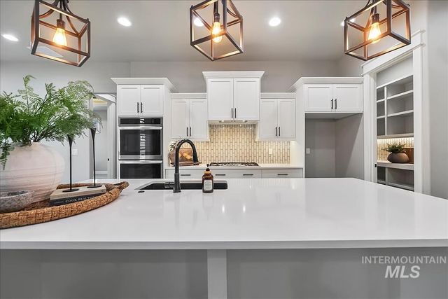 8809 E Daffodil St, Nampa, ID 83687