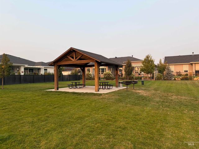 8809 E Daffodil St, Nampa, ID 83687