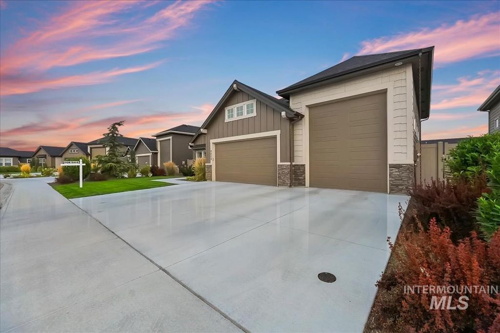8809 E Daffodil St, Nampa, ID 83687 photo 3