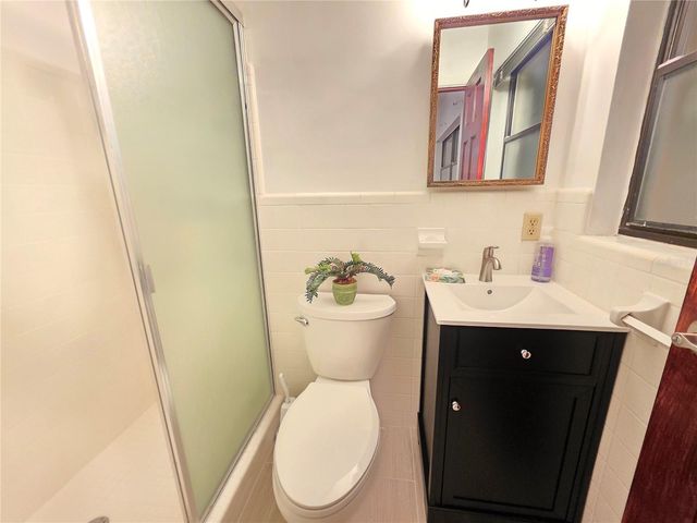 164 PINEWOOD AVENUE, Clearwater, FL 33765