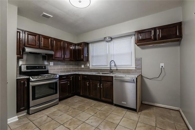 1812 54th Terrace, Kansas City, MO 64118