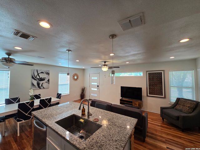 1338 W ELSMERE PL, San Antonio, TX 78201