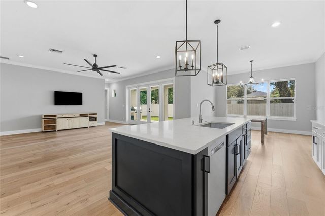 3314 W VILLA ROSA STREET, Tampa, FL 33611