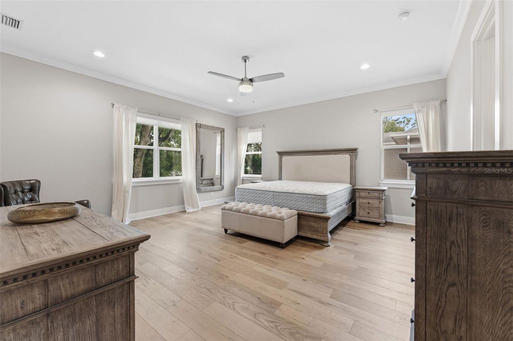 Image 15 of property listing at 3314 W VILLA ROSA STREET, Tampa, FL 33611