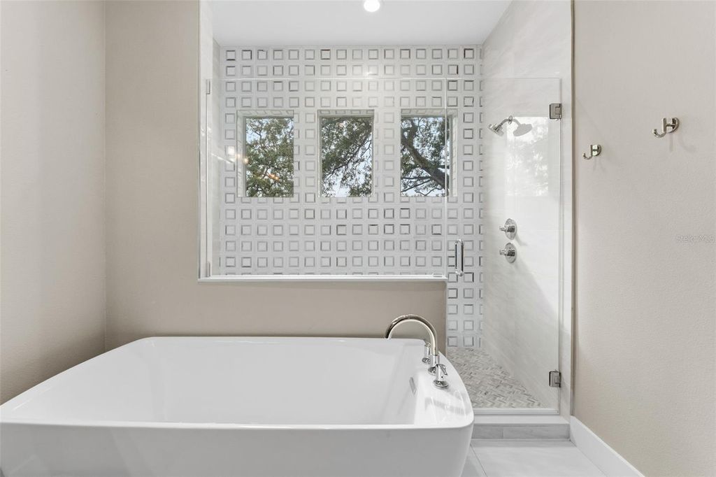 Image 19 of property listing at 3314 W VILLA ROSA STREET, Tampa, FL 33611