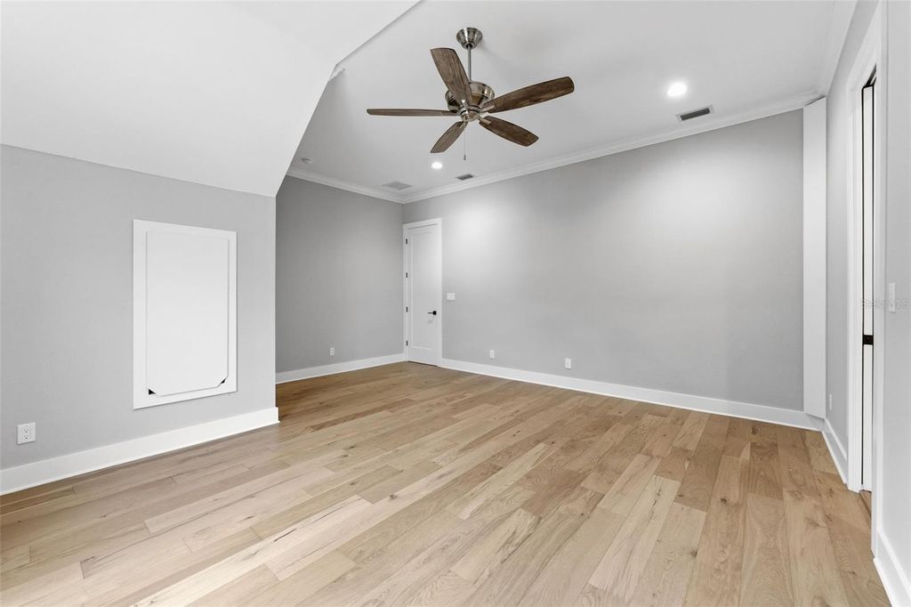 Image 26 of property listing at 3314 W VILLA ROSA STREET, Tampa, FL 33611