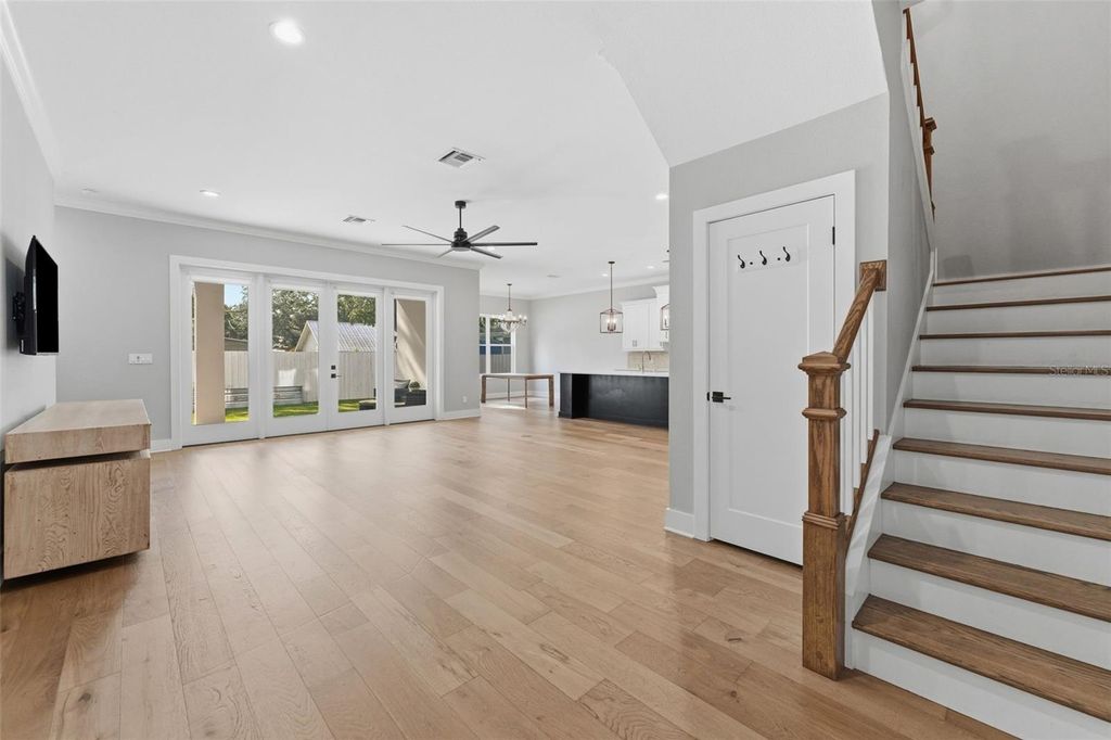 Image 4 of property listing at 3314 W VILLA ROSA STREET, Tampa, FL 33611