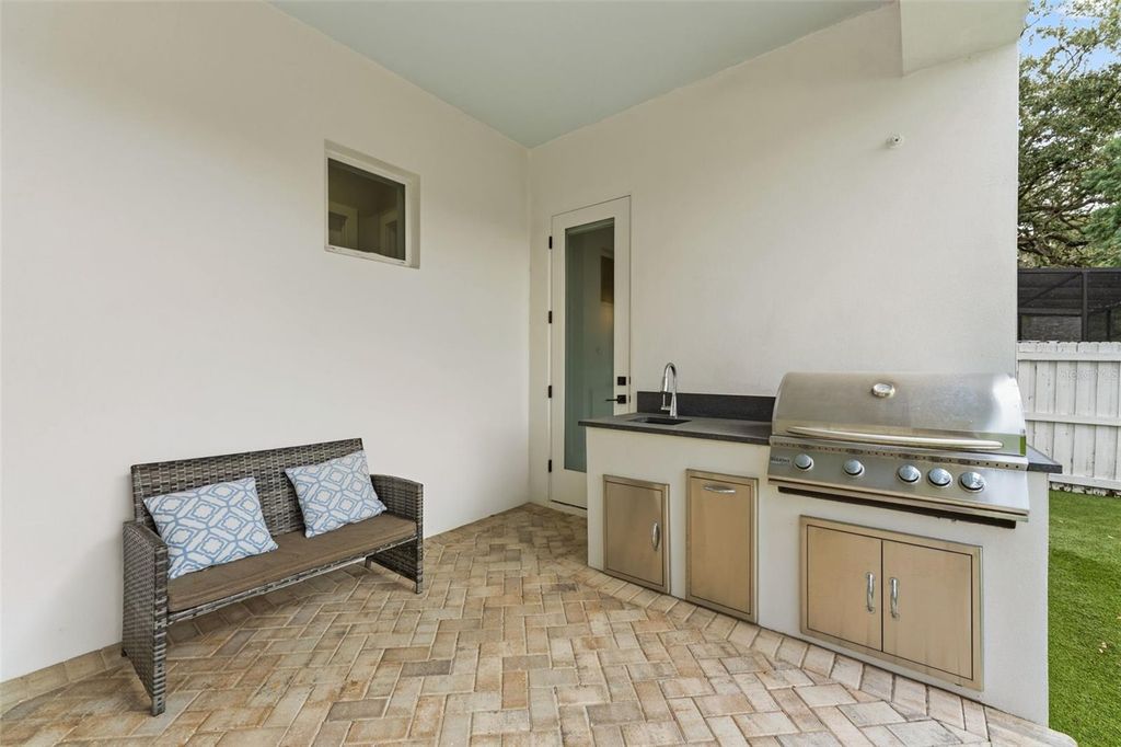 Image 39 of property listing at 3314 W VILLA ROSA STREET, Tampa, FL 33611