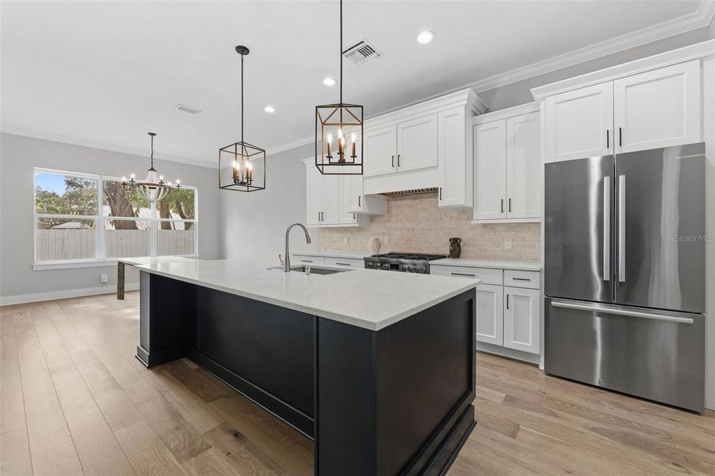 Image 9 of property listing at 3314 W VILLA ROSA STREET, Tampa, FL 33611