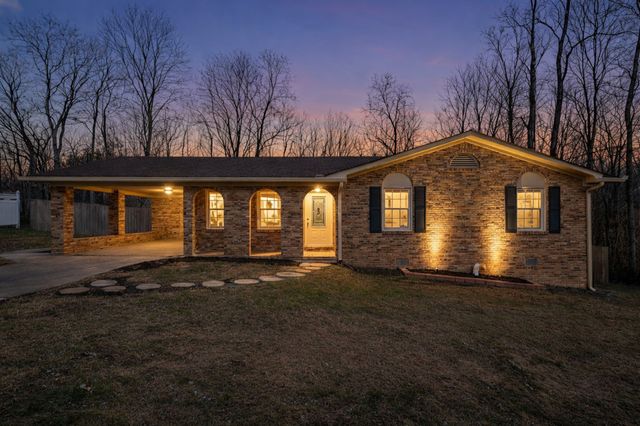 2267 Lambert Dr, Westmoreland, TN 37186