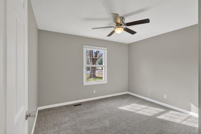 2267 Lambert Dr, Westmoreland, TN 37186