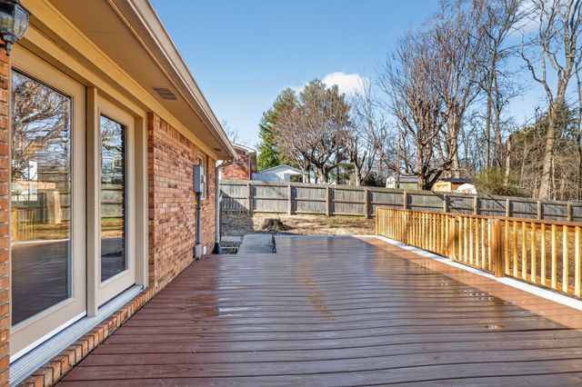 2267 Lambert Dr, Westmoreland, TN 37186