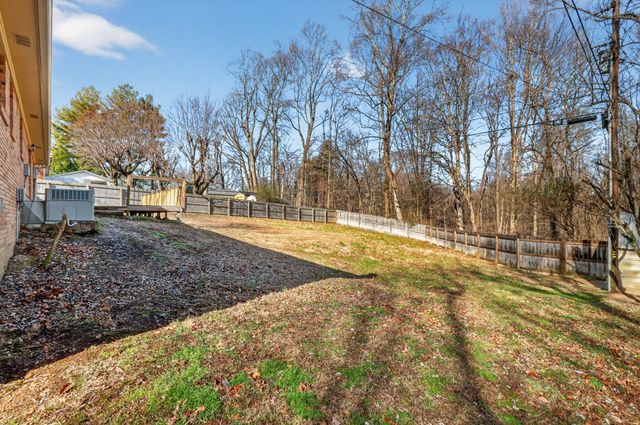 2267 Lambert Dr, Westmoreland, TN 37186