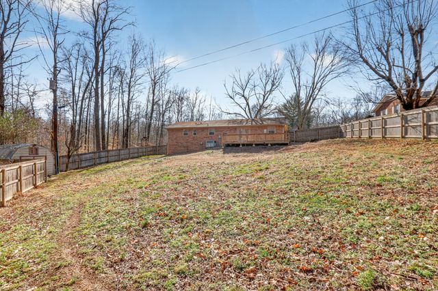 2267 Lambert Dr, Westmoreland, TN 37186