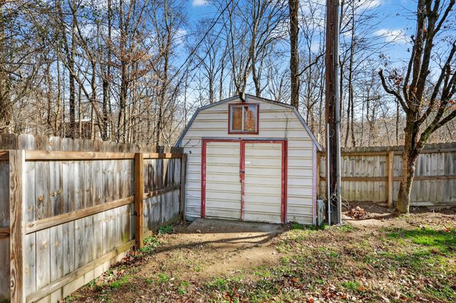 2267 Lambert Dr, Westmoreland, TN 37186