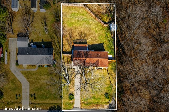 2267 Lambert Dr, Westmoreland, TN 37186