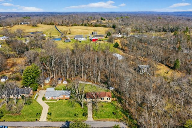 2267 Lambert Dr, Westmoreland, TN 37186