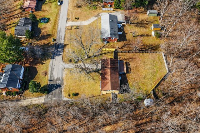 2267 Lambert Dr, Westmoreland, TN 37186