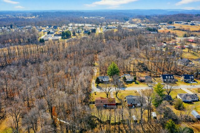 2267 Lambert Dr, Westmoreland, TN 37186