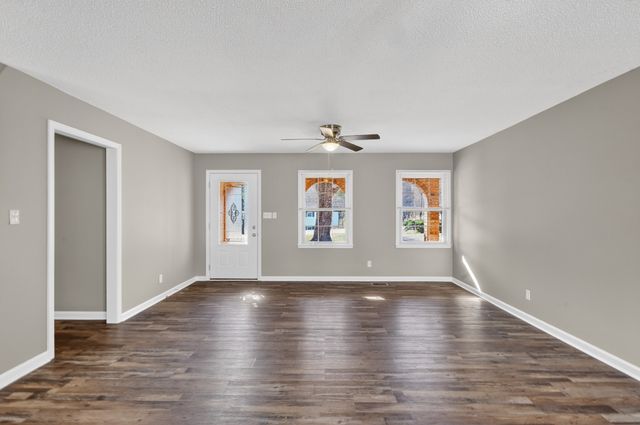 2267 Lambert Dr, Westmoreland, TN 37186