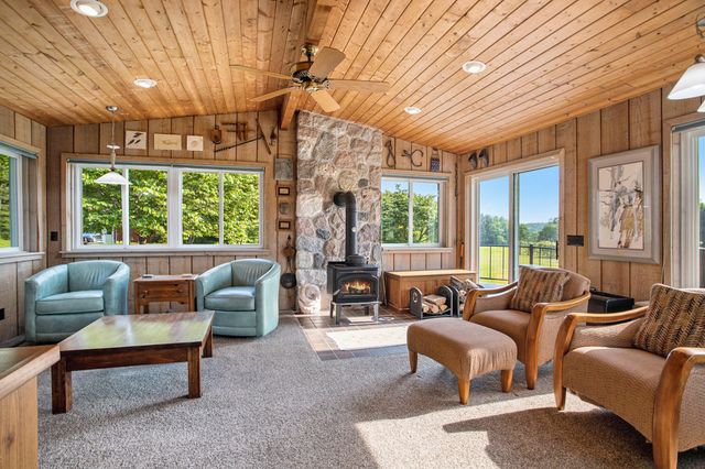 2347 W W. Dowling Road Road, Delton, MI 49046