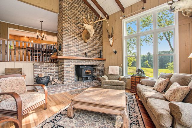2347 W W. Dowling Road Road, Delton, MI 49046