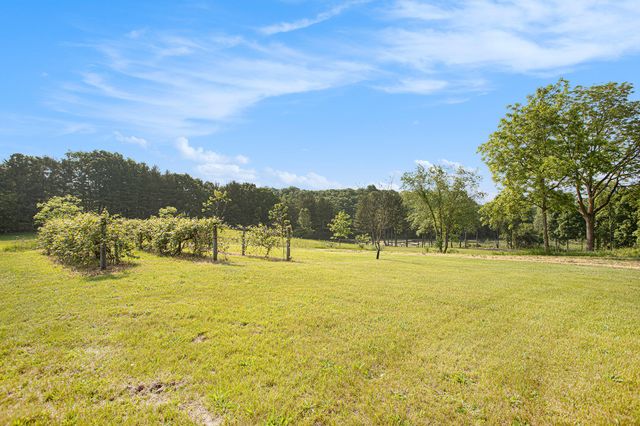 2347 W W. Dowling Road Road, Delton, MI 49046