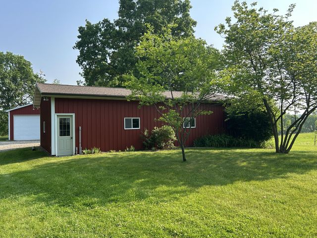 2347 W W. Dowling Road Road, Delton, MI 49046