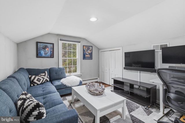 1405 W CHURCH RD, Wyncote, PA 19095