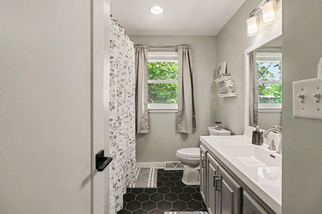 1406 Lafayette Street, Valparaiso, IN 46383