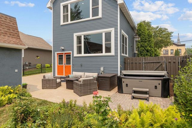 537 BROAD STREET, Menasha, WI 54952