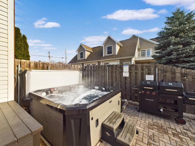 537 BROAD STREET, Menasha, WI 54952
