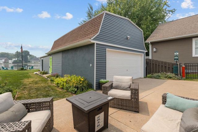 537 BROAD STREET, Menasha, WI 54952
