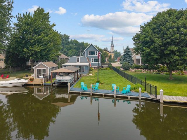 537 BROAD STREET, Menasha, WI 54952