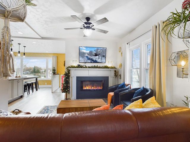 537 BROAD STREET, Menasha, WI 54952