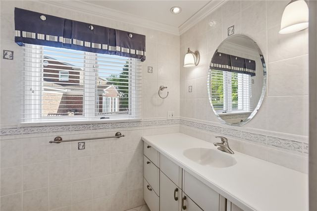 5008 Marilake Circle, Kettering, OH 45429
