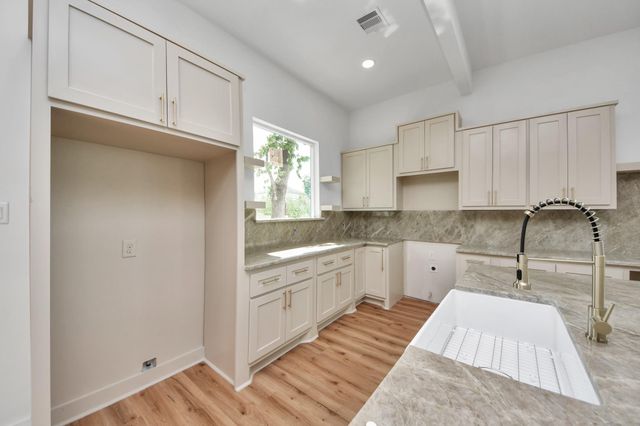 1912 Semmes Street, Houston, TX 77026