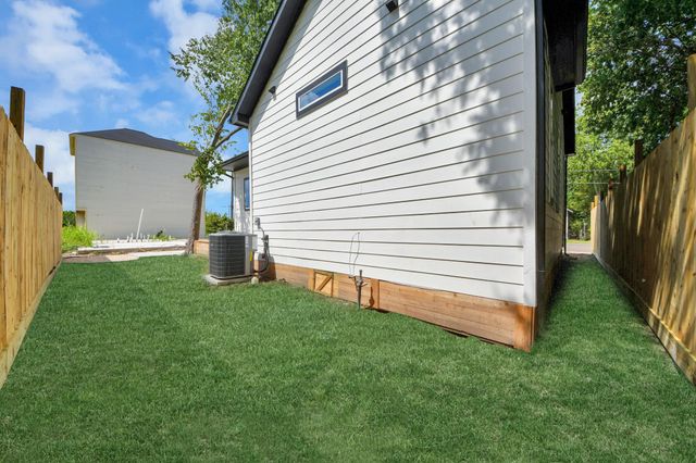 1912 Semmes Street, Houston, TX 77026