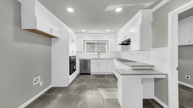 3801 Halifax Court, Arlington, TX 76013