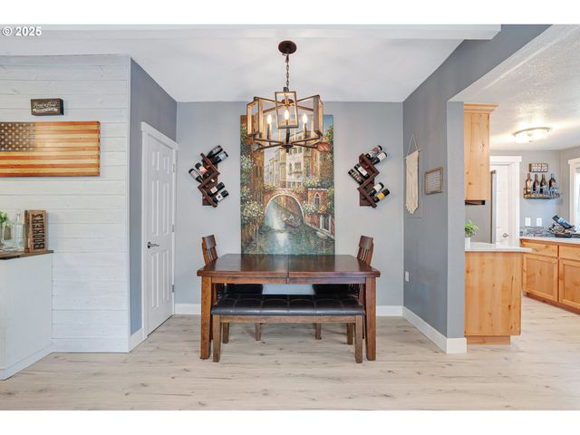 1127 LINN Ave, Oregon City, OR 97045