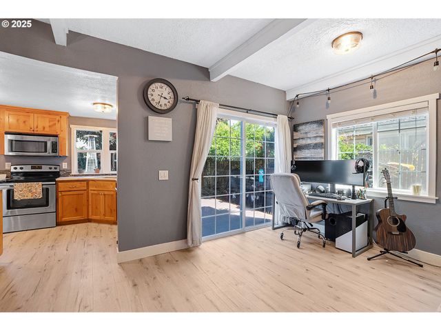 1127 LINN Ave, Oregon City, OR 97045