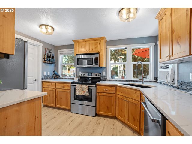 1127 LINN Ave, Oregon City, OR 97045