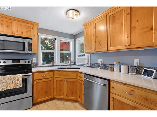 1127 LINN Ave, Oregon City, OR 97045