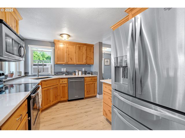 1127 LINN Ave, Oregon City, OR 97045